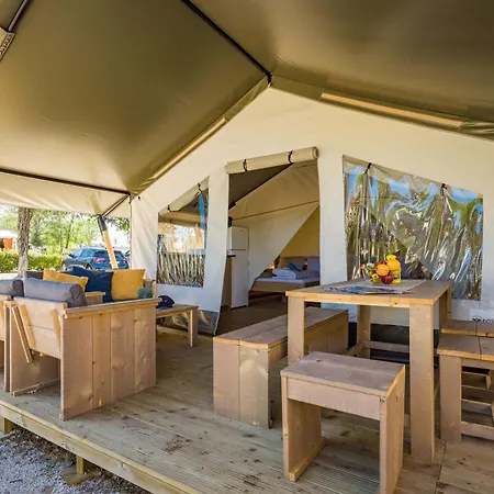 פארק נופש Easyatent Safari Tent Zelena Laguna 4*